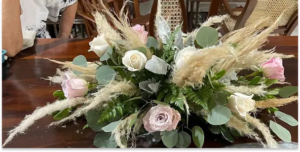 Detalles con Amor: Flores Frescas para Bodas Espectaculares